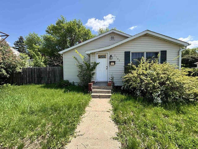 1107 SE 2nd St, Minot, ND 58701