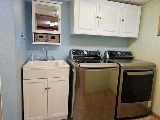 washroom featuring sink, cabinets, and independent washer and dryer