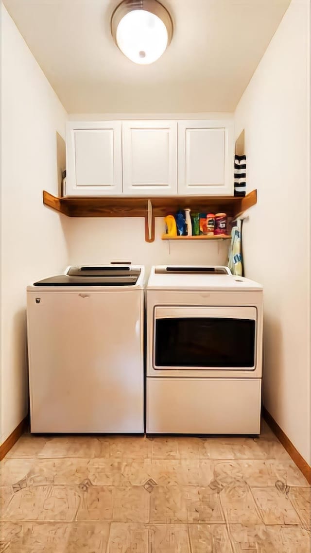 laundry room featuring cabinets and independent washer and dryer