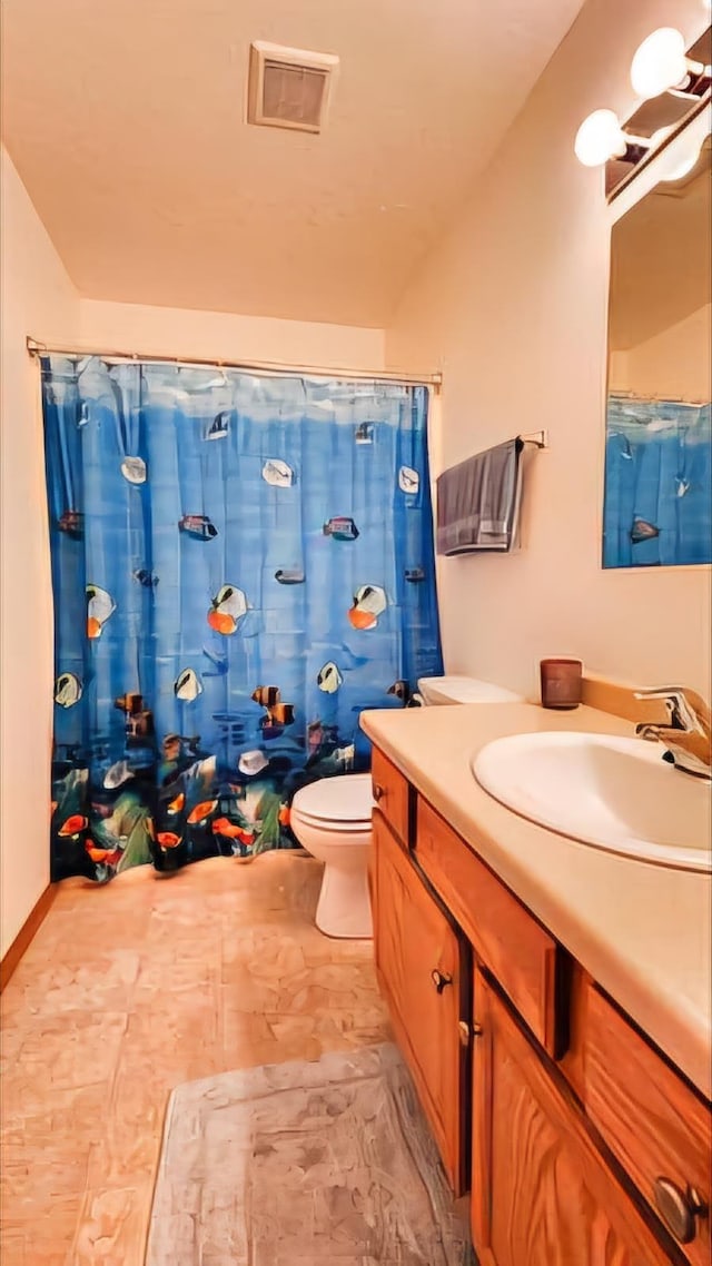 bathroom with a shower with curtain, vanity, and toilet