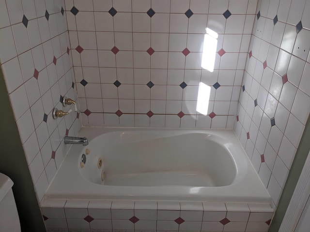 bathroom featuring a relaxing tiled tub