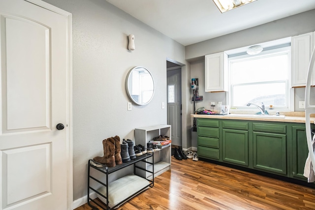 kitchen featuring green cabinets, sink, plenty of natural light, and light wood-type flooring