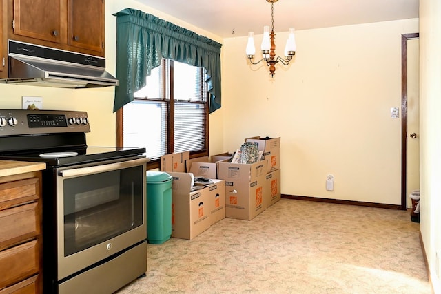 kitchen with a chandelier, hanging light fixtures, and electric stove