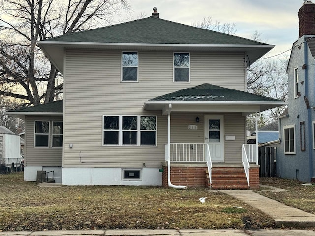 front of property with a front lawn and covered porch