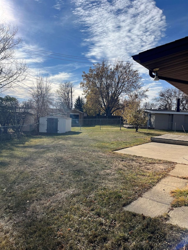 view of yard with a shed