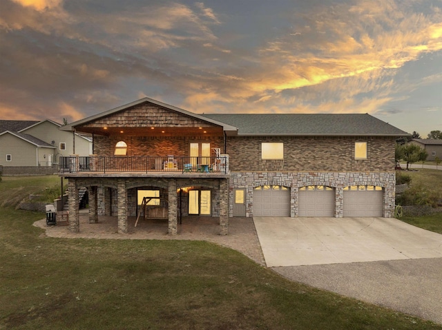 view of front of home featuring central AC unit, concrete driveway, and a yard