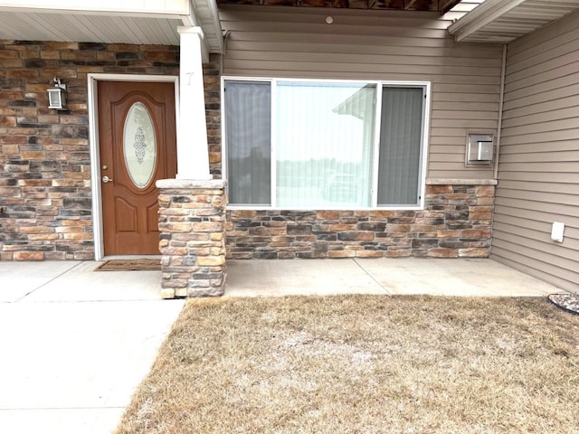 property entrance featuring stone siding