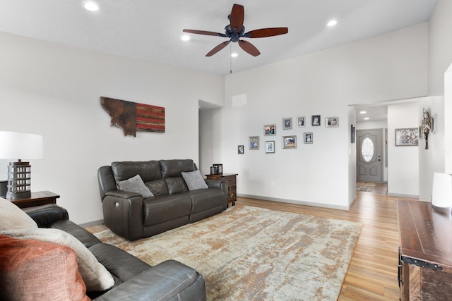 living area with recessed lighting, light wood-type flooring, baseboards, and ceiling fan