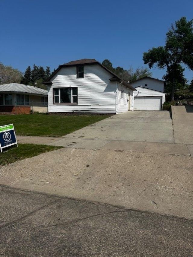 911 NE 9th Ave, Minot, ND 58701 - bungalow with a front lawn and driveway