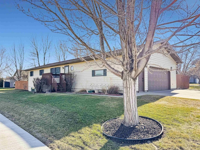 812 15 1/2 Ave SE, Minot, ND 58701 - ranch-style house featuring concrete driveway and a front lawn
