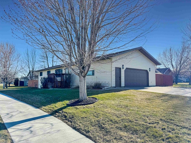 812 15 1/2 Ave SE, Minot, ND 58701 - view of front of property featuring a front lawn, driveway, and a garage