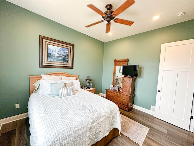 bedroom with baseboards, recessed lighting, wood finished floors, and ceiling fan
