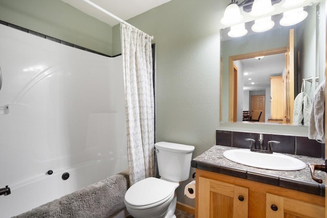 full bathroom with shower / tub combo with curtain, vanity, and toilet