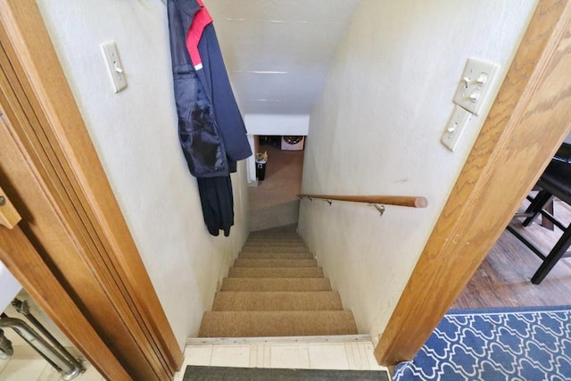 306 Davis St, Burlington, ND 58722 - view of stairs