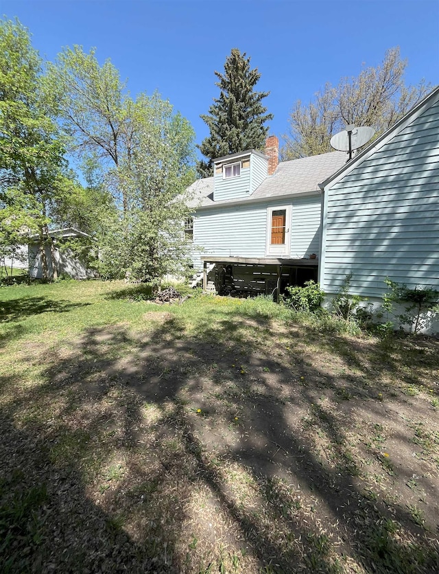 909 NW 10th Ave, Minot, ND 58703 - view of yard