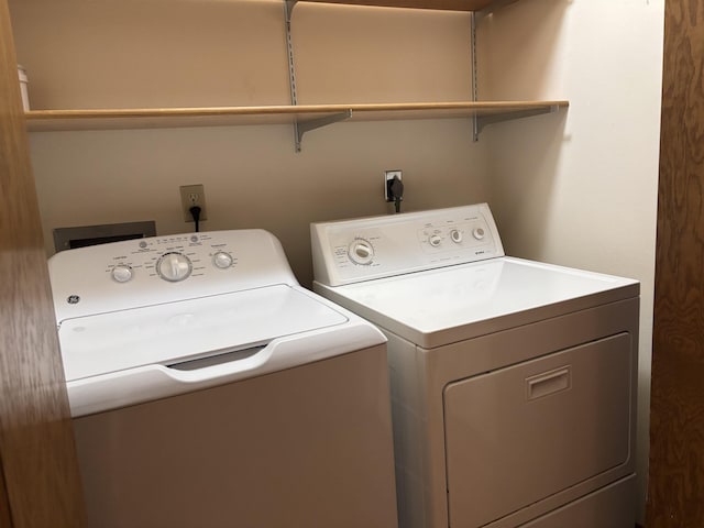 2420 8th St Unit 2420, Minot, ND 58703 - clothes washing area featuring washing machine and dryer