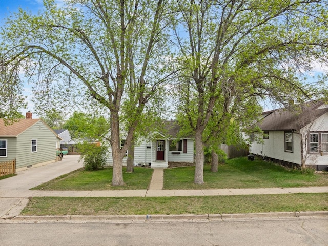 1309 1st St, Minot, ND 58701 - view of front facade featuring a front lawn and driveway