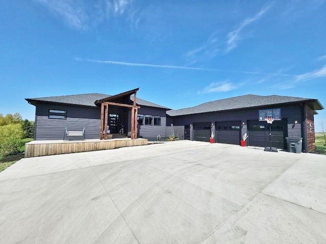 1007 5th St, Rugby, ND 58368 - view of front facade featuring driveway and a garage