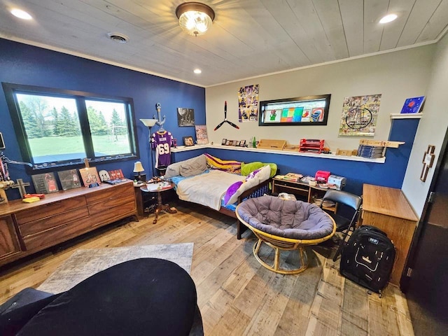 1007 5th St, Rugby, ND 58368 - bedroom with hardwood / wood-style floors, crown molding, and recessed lighting