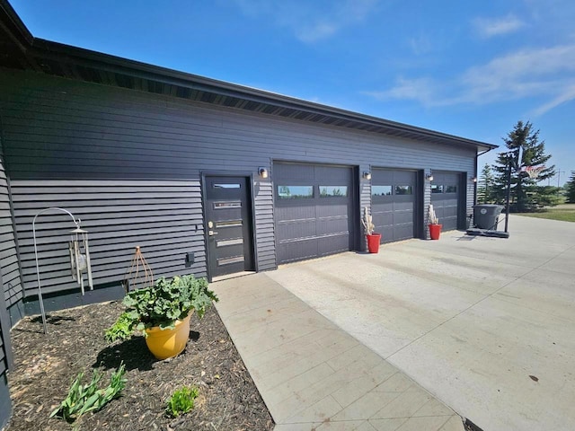 1007 5th St, Rugby, ND 58368 - view of garage