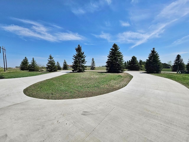 1007 5th St, Rugby, ND 58368 - view of property's community featuring a lawn