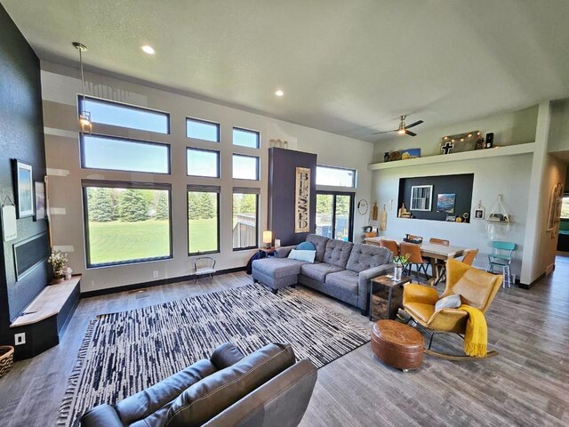 1007 5th St, Rugby, ND 58368 - living area featuring wood finished floors, a ceiling fan, recessed lighting, and baseboards