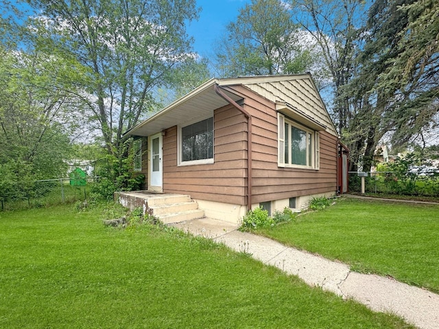 801 19th St, Minot, ND 58703 - view of side of home