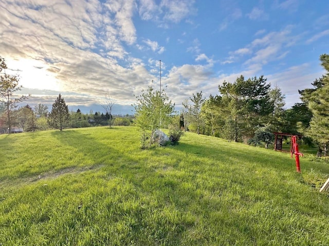 2900 8th St, Minot, ND 58701 - view of grassy yard