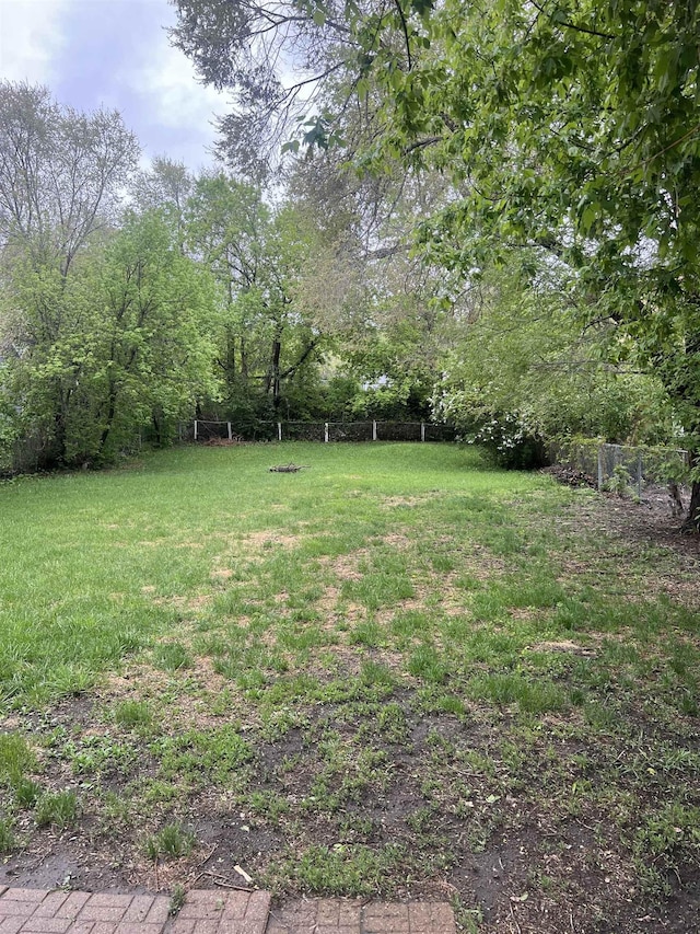 912 Valley St, Minot, ND 58701 - view of yard