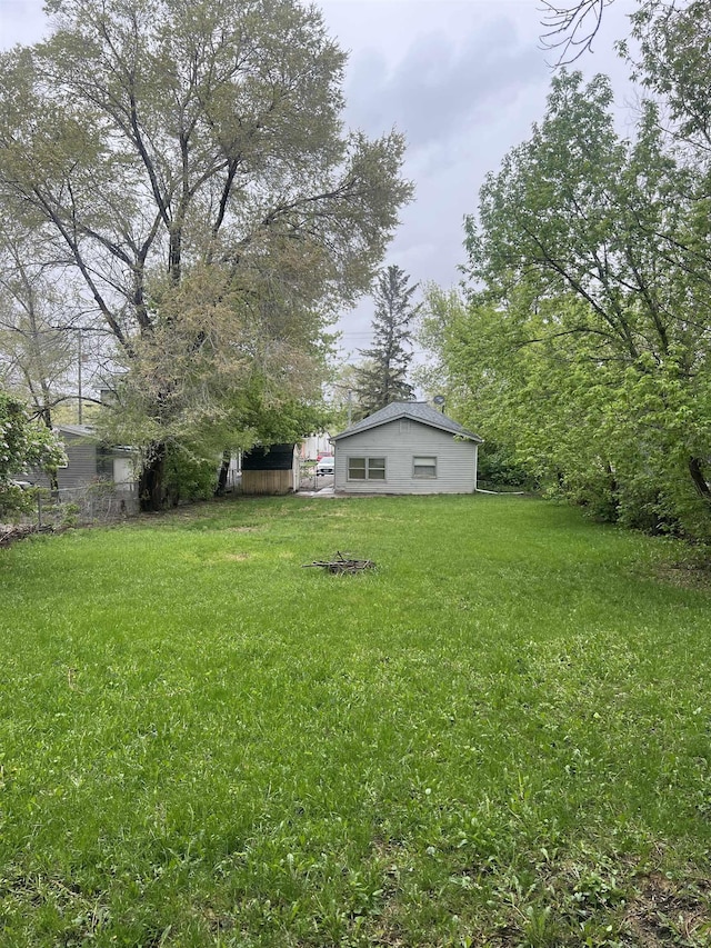 912 Valley St, Minot, ND 58701 - view of green lawn