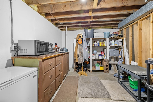 1213 Sunset Blvd, Minot, ND 58703 - unfinished below grade area featuring fridge