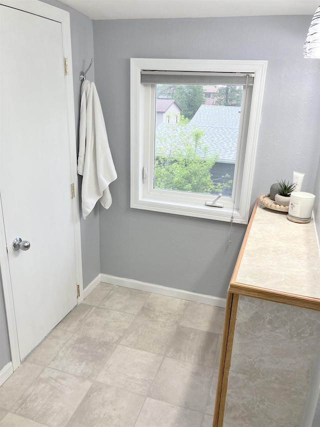 430 NW 2nd Ave, Minot, ND 58703 - bathroom featuring baseboards