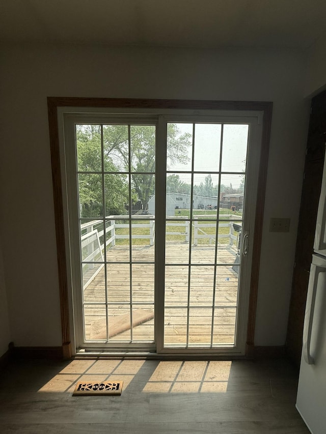 619 25th Ave, Minot, ND 58703 - view of entryway