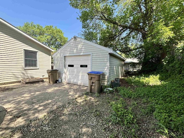 1107 SE 2nd St, Minot, ND 58701 - detached garage with driveway