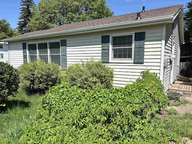1107 SE 2nd St, Minot, ND 58701 - view of side of property featuring a shingled roof