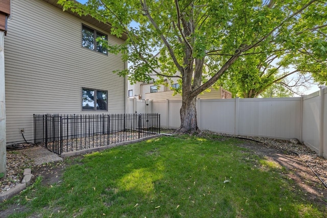 2509 11th Ave, Minot, ND 58703 - view of yard