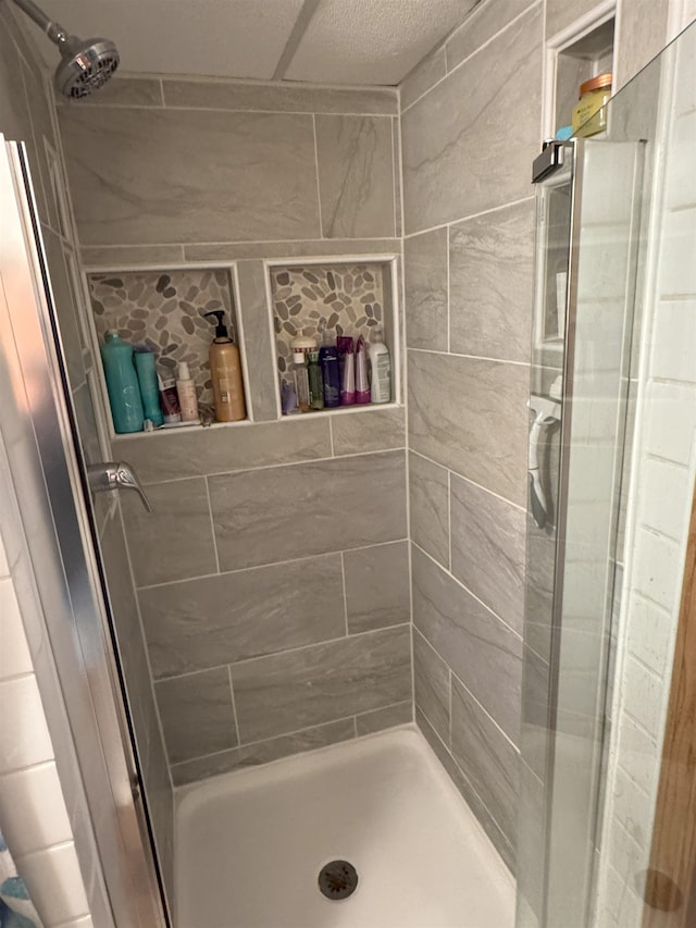 919 9th St, Minot, ND 58703 - full bath with a shower stall