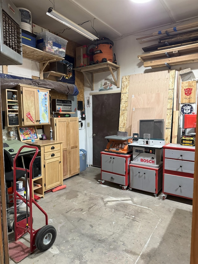 919 9th St, Minot, ND 58703 - garage with a heating unit