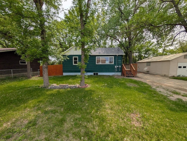 2704 SE 9th Ave, Minot, ND 58701 - view of front facade with an outbuilding