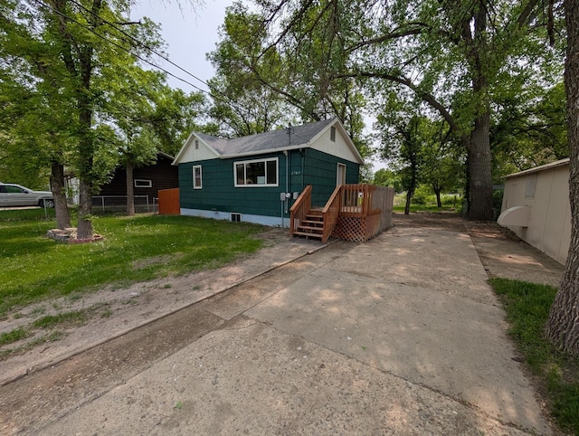 2704 SE 9th Ave, Minot, ND 58701 - bungalow-style home featuring driveway, a deck, and roof with shingles