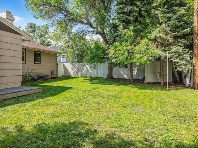 424 26th St, Minot, ND 58703 - view of yard