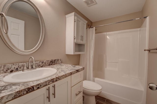 3328 NW 20th Ave, Minot, ND 58703 - full bath featuring vanity, shower / bathtub combination with curtain, and toilet