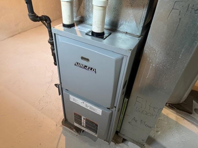 616 10th St, Minot, ND 58703 - utilities featuring heating unit
