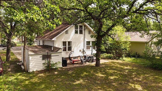 917 4th Ave, Minot, ND 58703 - rear view of property featuring a lawn