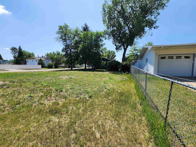 1302 6th St, Minot, ND 58701
