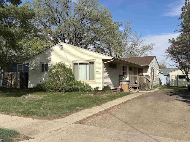 1809 Main St, Minot, ND 58701 - bungalow with an outbuilding