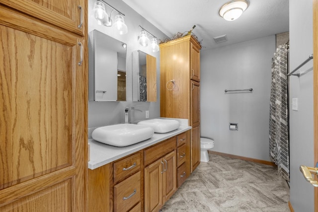 1949 24th St, Minot, ND 58701 - full bath featuring double vanity and curtained shower