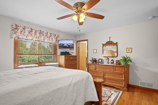 2710 66th St, Minot, ND 58703 - bedroom featuring light wood-type flooring and a ceiling fan