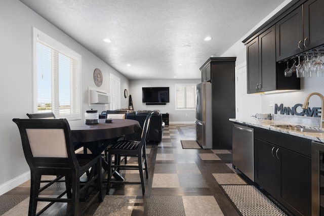 2009 35th Ave, Minot, ND 58701 - dining space featuring wet bar, recessed lighting, a textured ceiling, and a wall mounted air conditioner