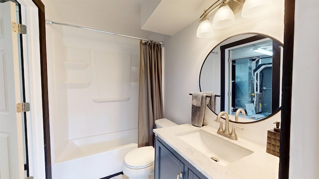 1113 10th St, Minot, ND 58703 - full bath with vanity and shower / tub combo